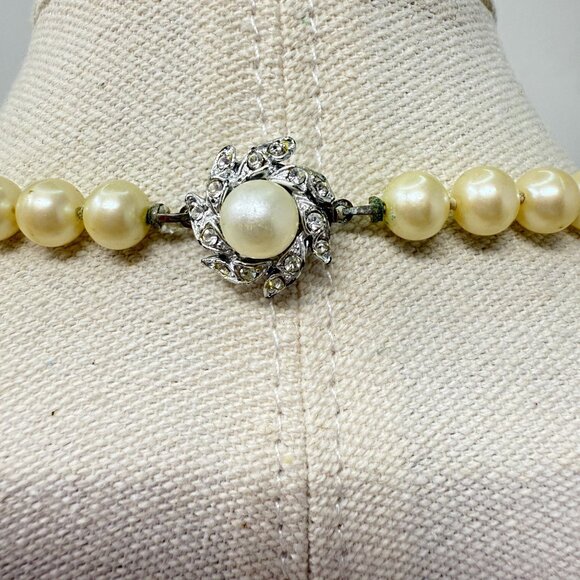 Vintage Long Imitation Pearl Necklace‎ Ornate Clasp Marked Japan Retro Classic - Picture 7 of 15